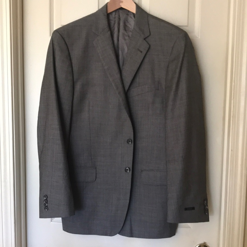NWOT Mens sports coat by Jos A Bank. Size 42 regular, medium grey material